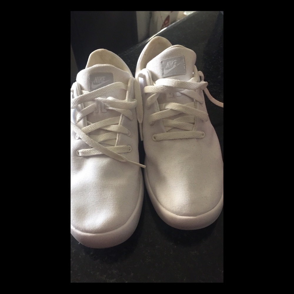 *SOLD* WORN ONCE White Nike size 9 tennis shoes!